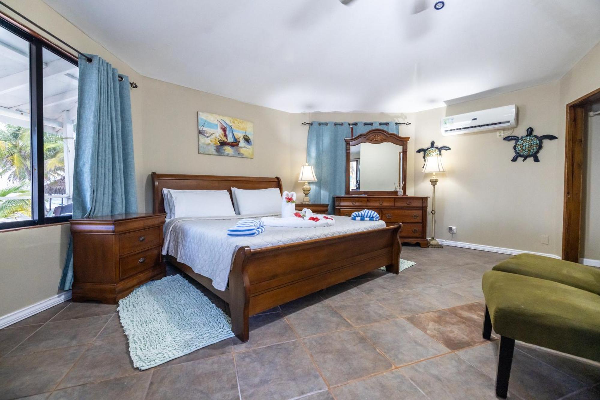 Blue Marlin Beach Resort Dangriga Kültér fotó