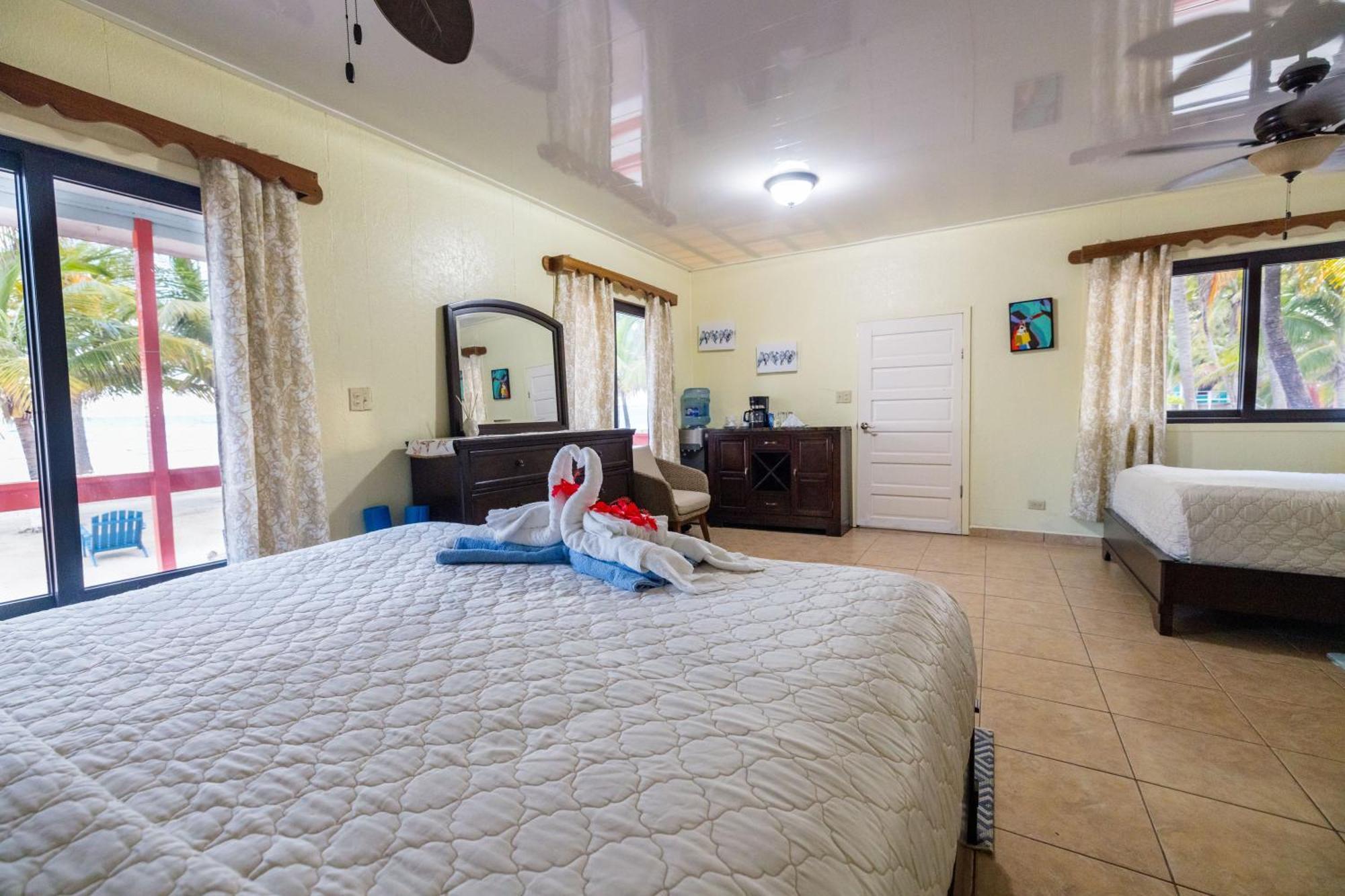 Blue Marlin Beach Resort Dangriga Kültér fotó