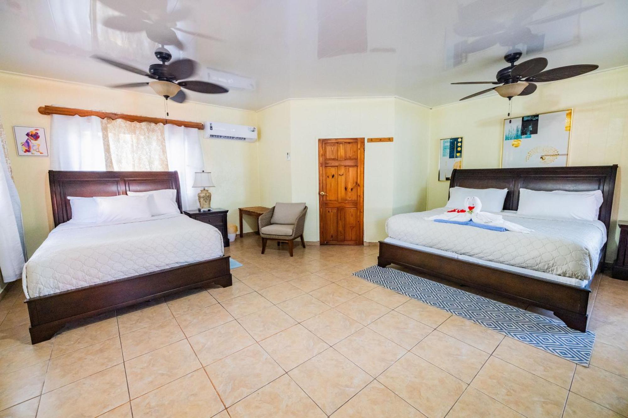 Blue Marlin Beach Resort Dangriga Kültér fotó