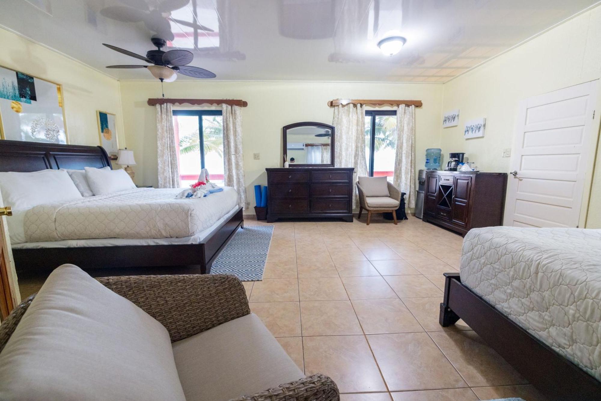 Blue Marlin Beach Resort Dangriga Kültér fotó