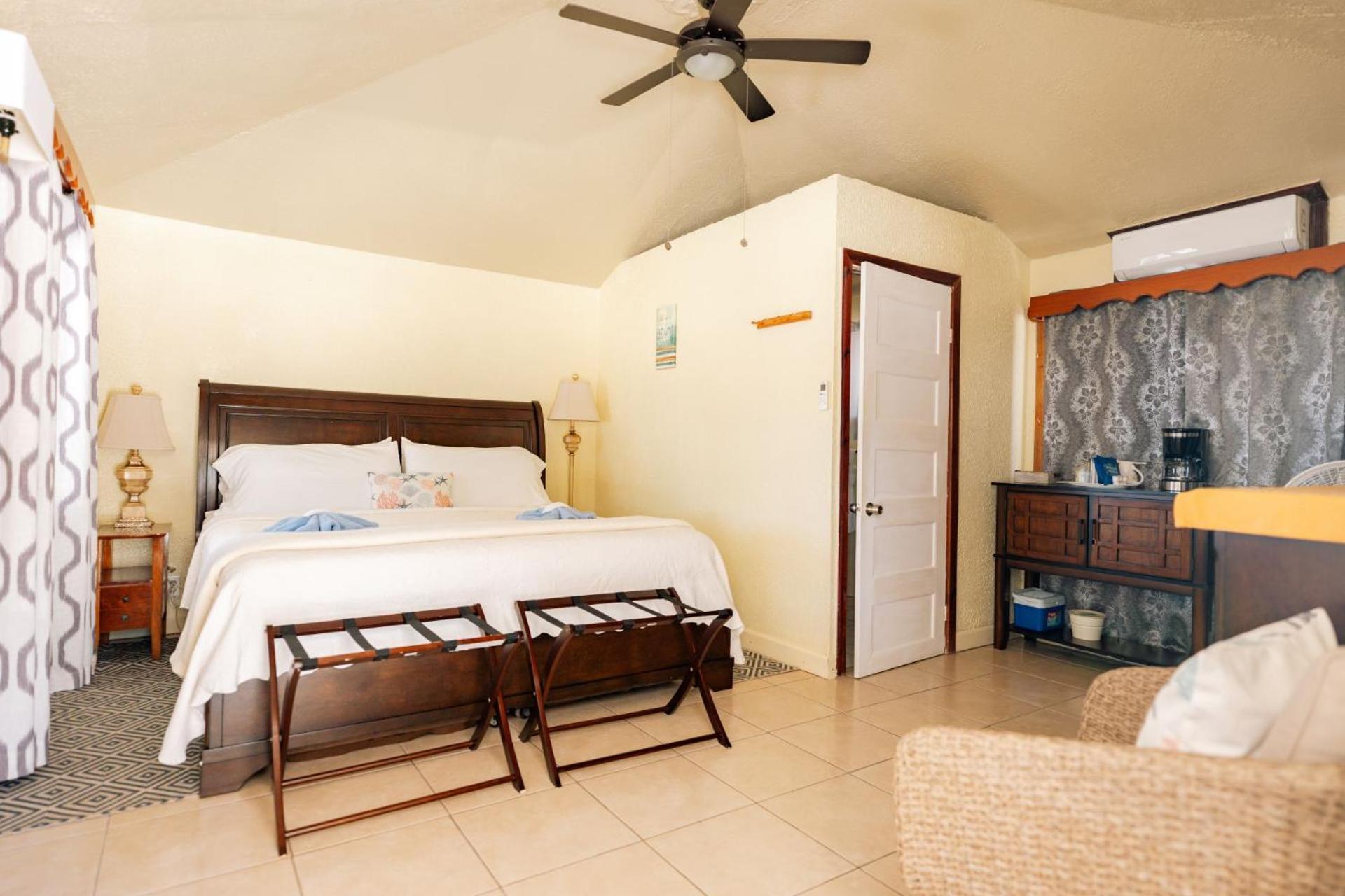 Blue Marlin Beach Resort Dangriga Kültér fotó