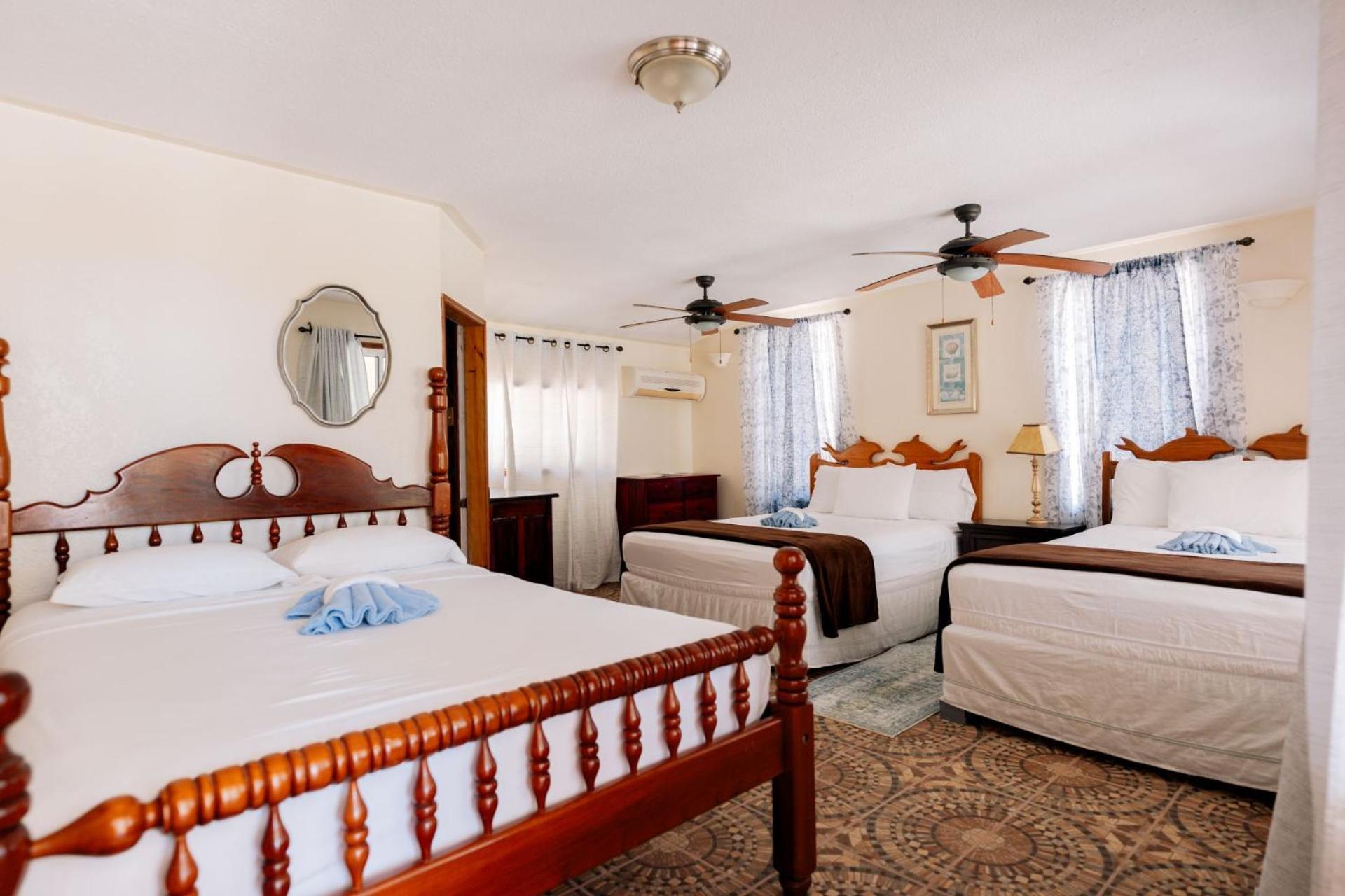 Blue Marlin Beach Resort Dangriga Kültér fotó