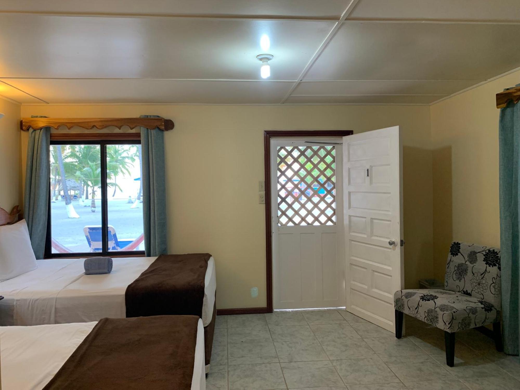 Blue Marlin Beach Resort Dangriga Szoba fotó
