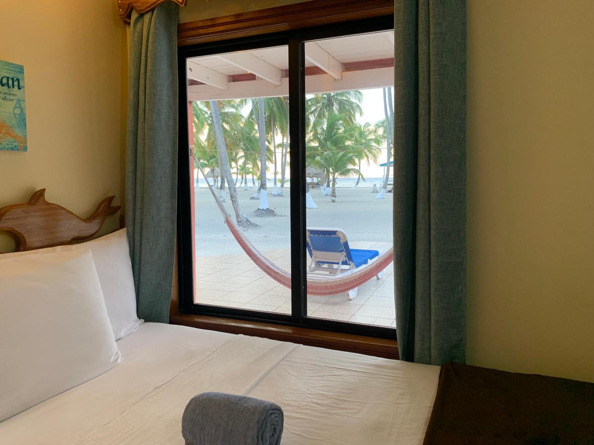 Blue Marlin Beach Resort Dangriga Kültér fotó
