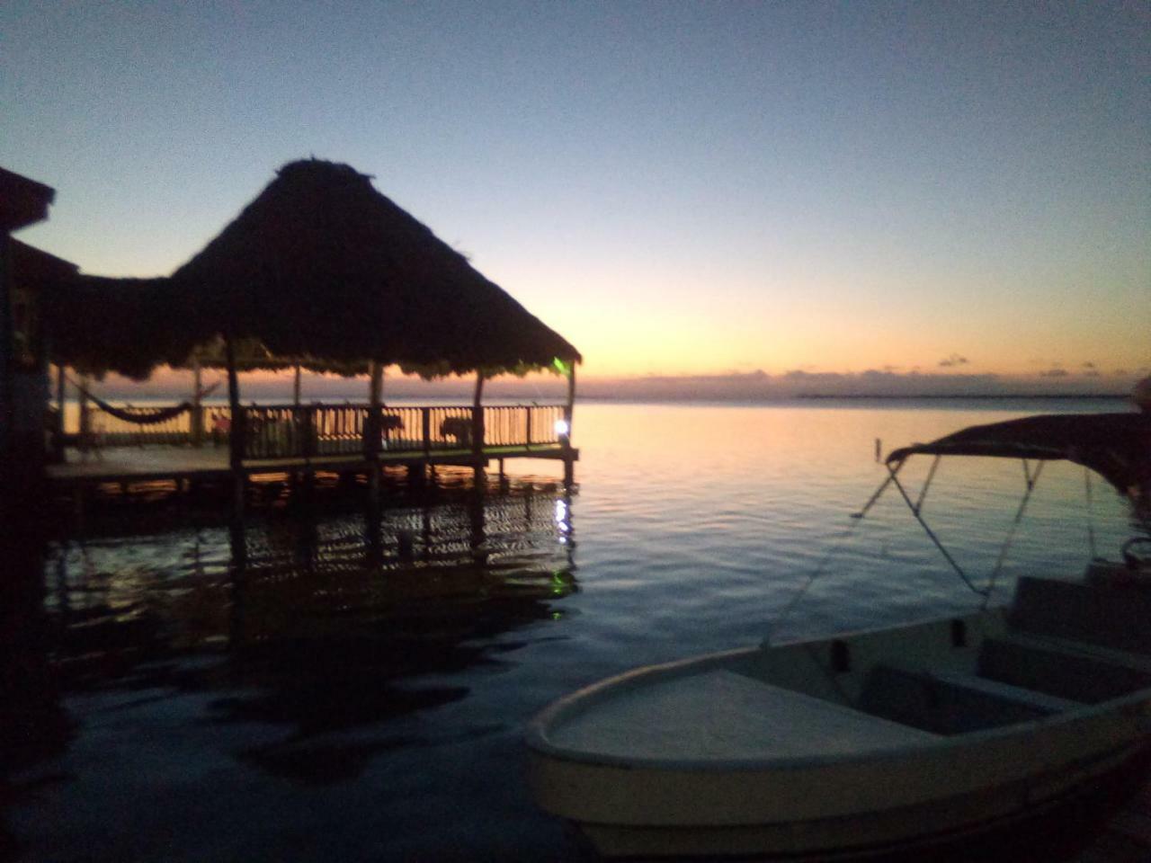 Blue Marlin Beach Resort Dangriga Kültér fotó