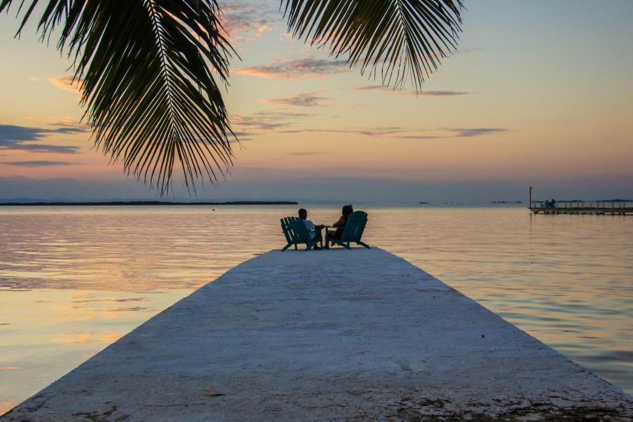 Blue Marlin Beach Resort Dangriga Kültér fotó